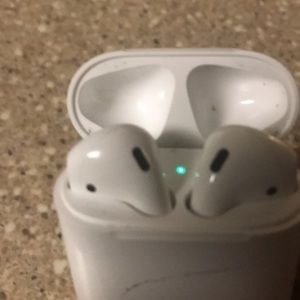 Apple AirPods 1st gen